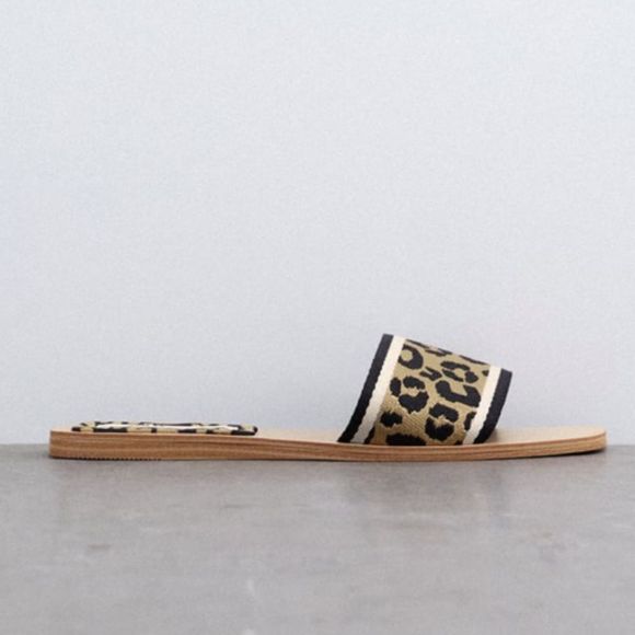 ZARA ANIMAL PRINT FLAT SANDALS - Picture 2 of 13